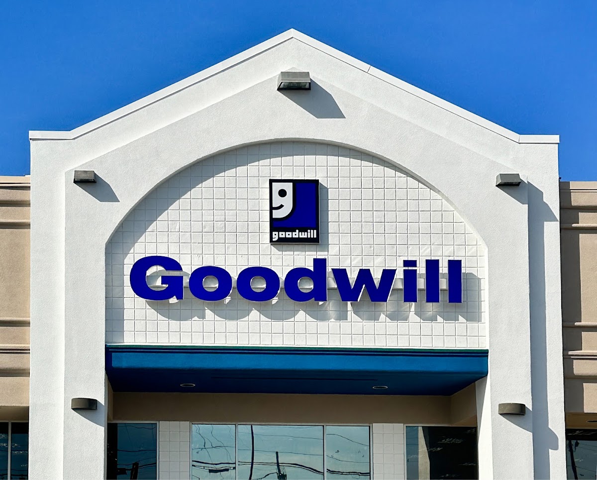 Goodwill Retail Store and Donation Drive-Thru photo 2