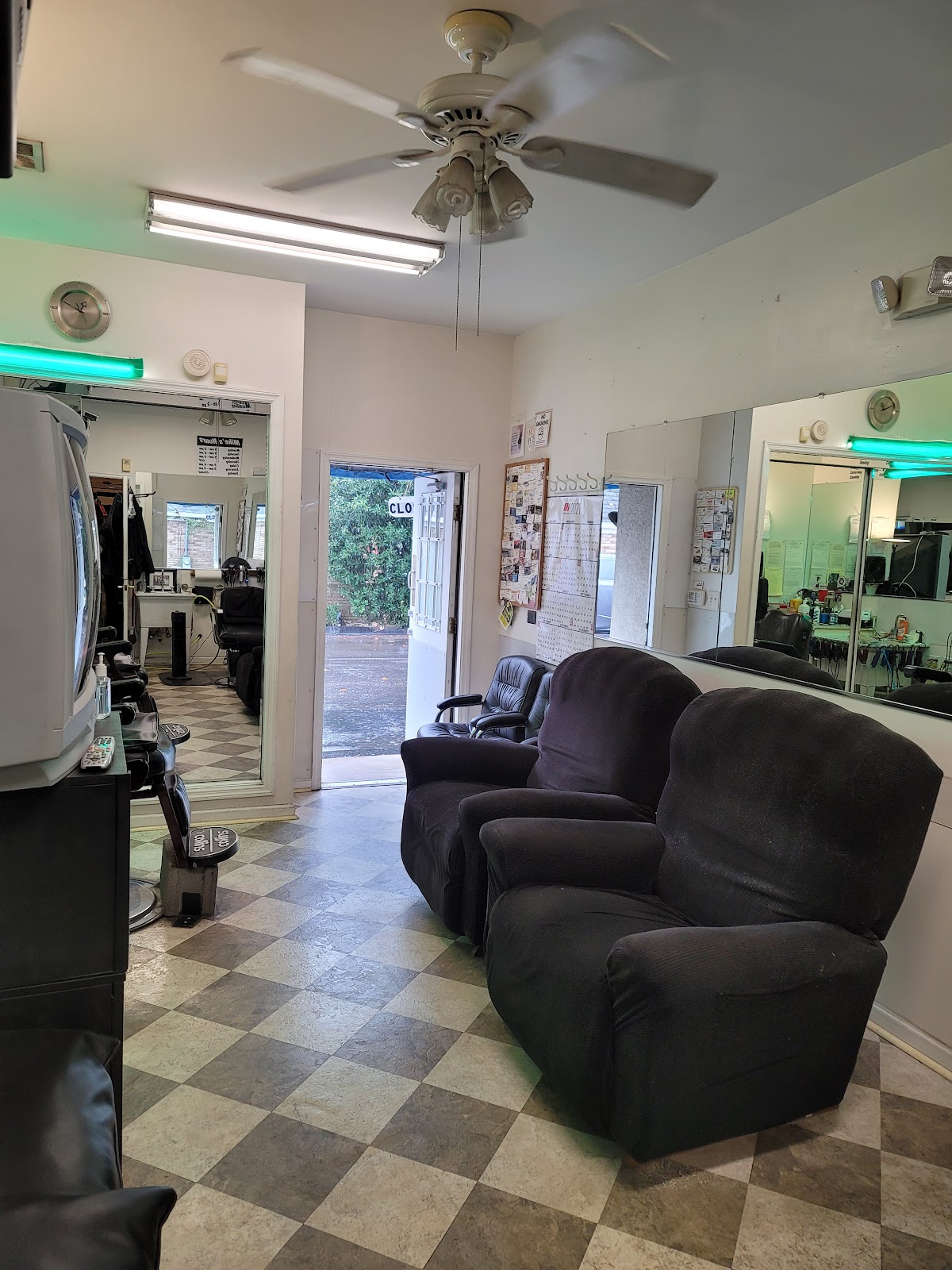 Lou's Barbershop photo 2