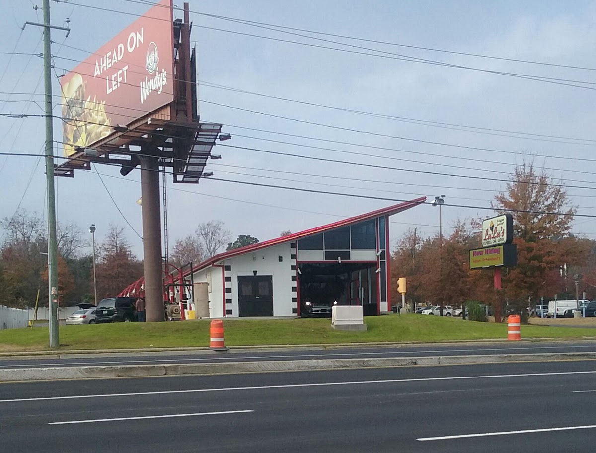 Lulu's Express Car Wash photo 4