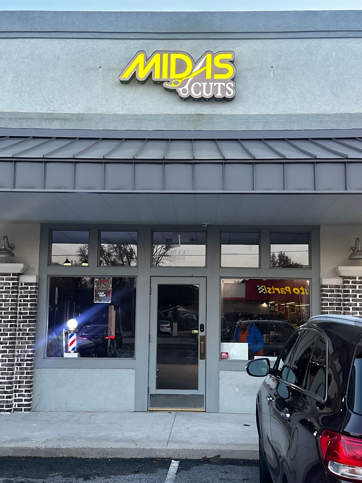 Midas Cuts photo 3