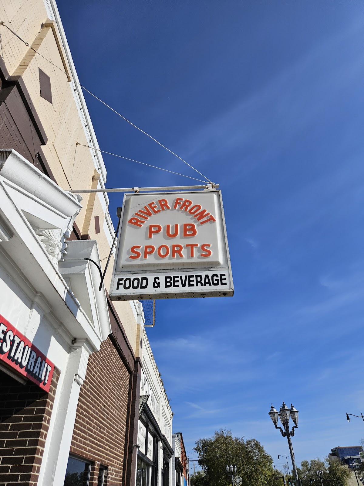Riverfront Pub & Sports photo 4