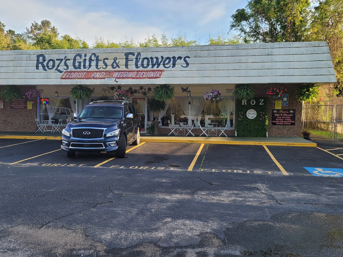 Roz's Gifts & Flowers photo 5